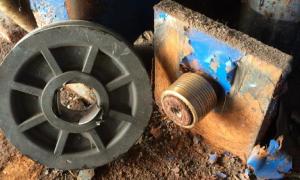 Competitor Lift with Failed Plastic Pulley Competitor Lift with Failed Plastic Pulley