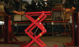 SCISSOR LIFTING TABLE